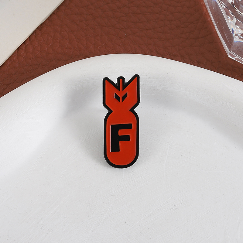 Pin Enamel Logo F Bom Merah Ka - Party Games Bomb ulasan dan harga